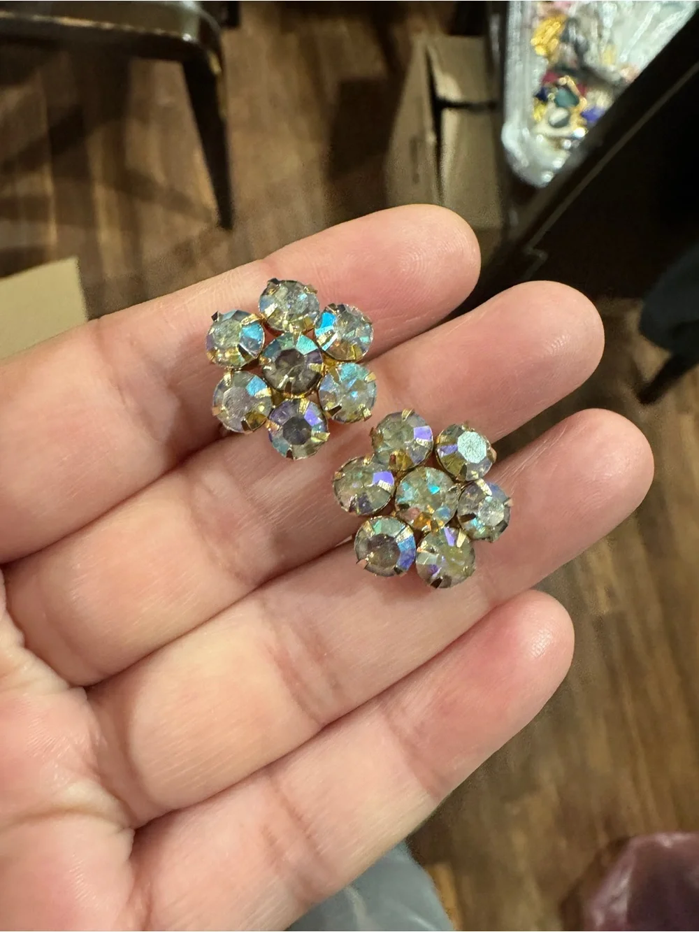 Vintage 1960s Aurora Crystal Cluster Screw back Earrings - Gold Tone - Picture 8 of 16